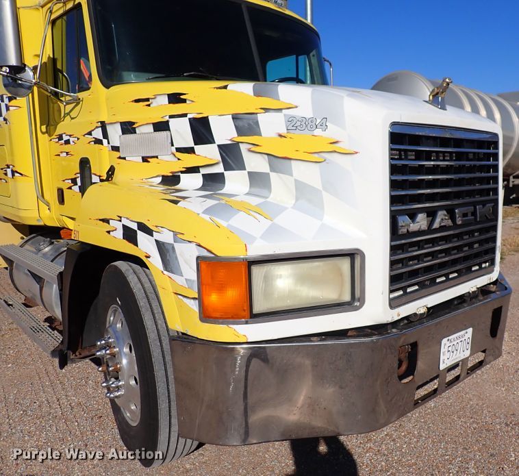 image for item DN2179 1996 Mack CH600  tow truck