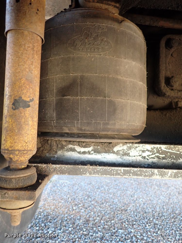 image for item DN2179 1996 Mack CH600  tow truck