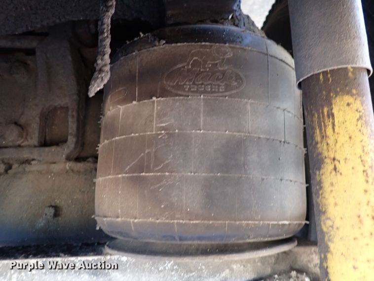 image for item DN2179 1996 Mack CH600  tow truck