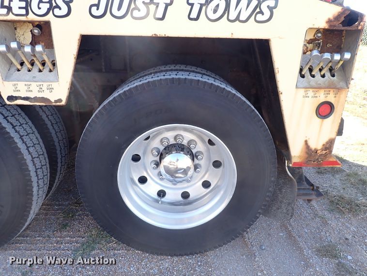 image for item DN2179 1996 Mack CH600  tow truck