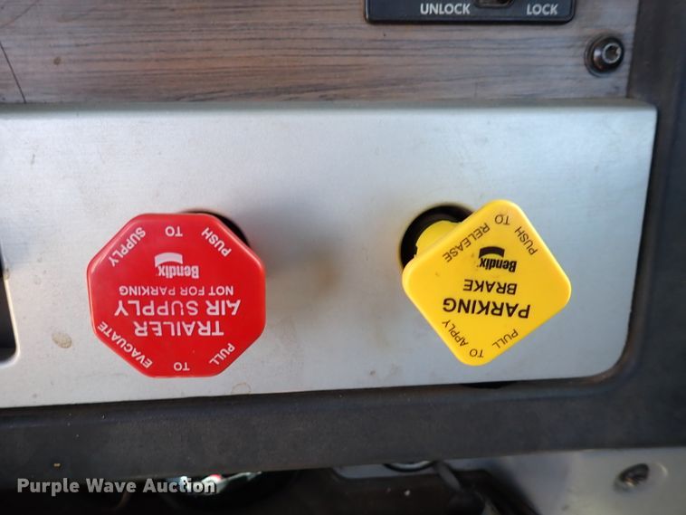 image for item DN2181 2012 Freightliner Coronado SD  semi truck