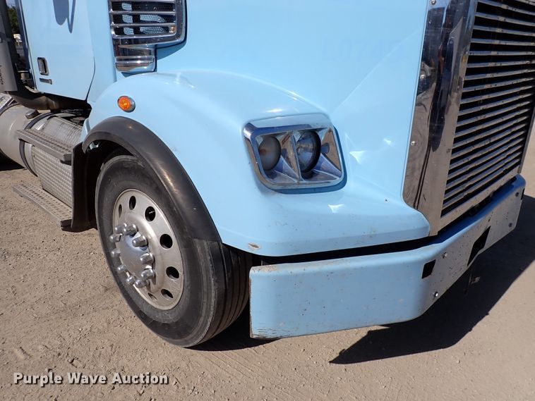 image for item DN2181 2012 Freightliner Coronado SD  semi truck