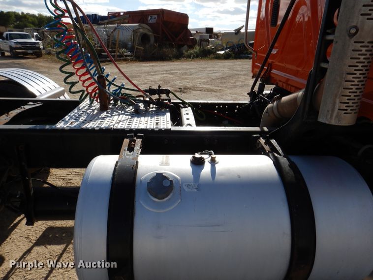 image for item EV9321 2013 Freightliner Cascadia 125  semi truck