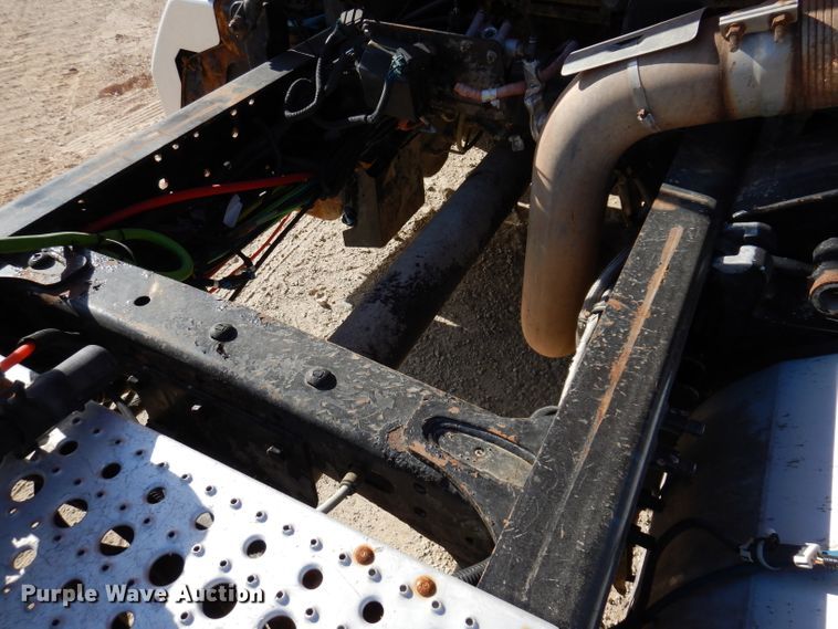 image for item EV9321 2013 Freightliner Cascadia 125  semi truck