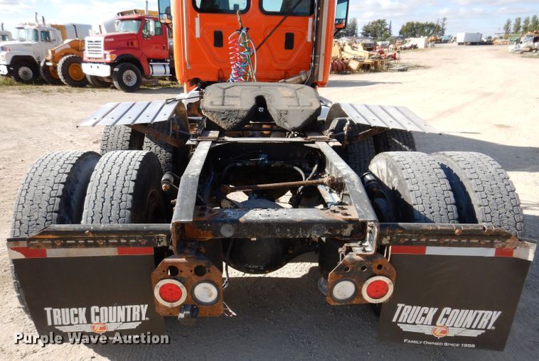 image for item EV9321 2013 Freightliner Cascadia 125  semi truck