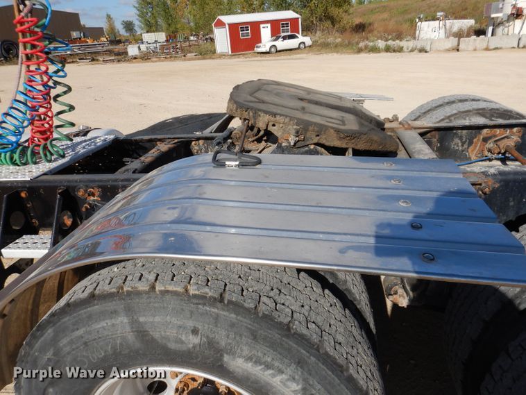 image for item EV9321 2013 Freightliner Cascadia 125  semi truck