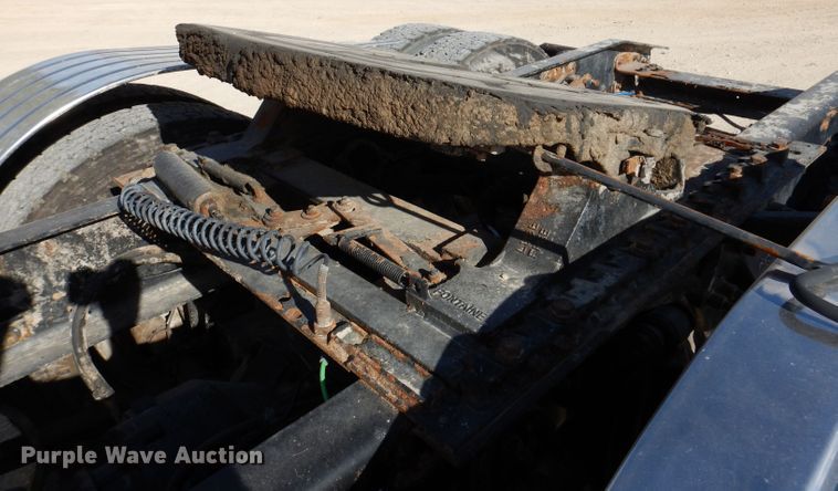 image for item EV9321 2013 Freightliner Cascadia 125  semi truck