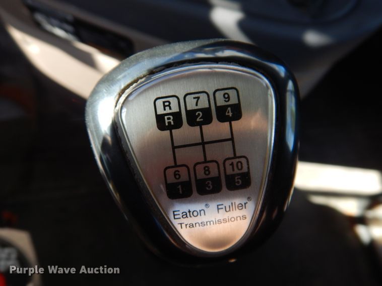 image for item EV9321 2013 Freightliner Cascadia 125  semi truck