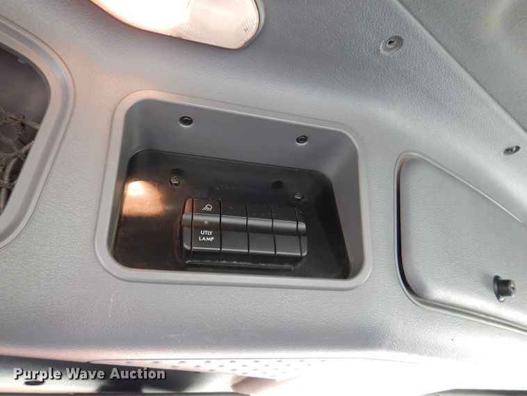 image for item EV9321 2013 Freightliner Cascadia 125  semi truck