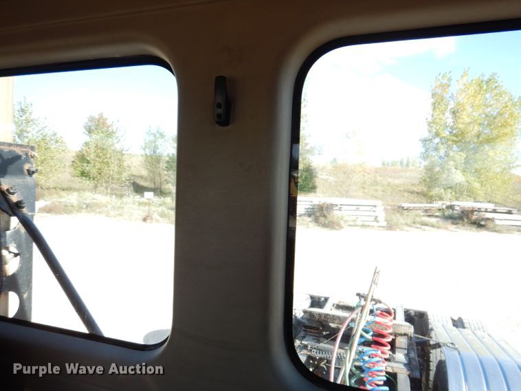 image for item EV9321 2013 Freightliner Cascadia 125  semi truck