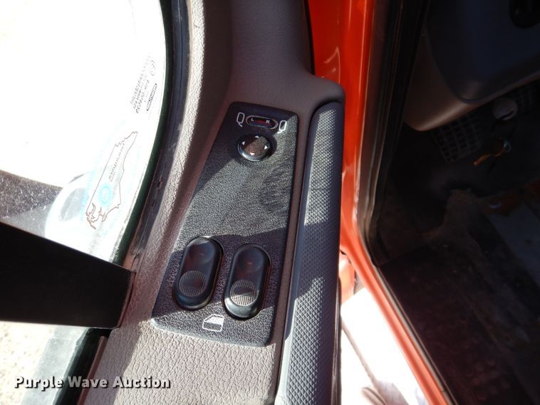 image for item EV9321 2013 Freightliner Cascadia 125  semi truck