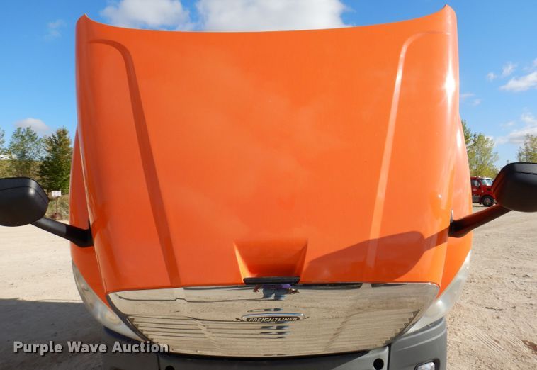 image for item EV9321 2013 Freightliner Cascadia 125  semi truck