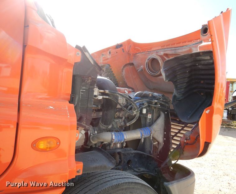 image for item EV9321 2013 Freightliner Cascadia 125  semi truck