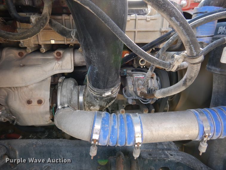 image for item EV9321 2013 Freightliner Cascadia 125  semi truck