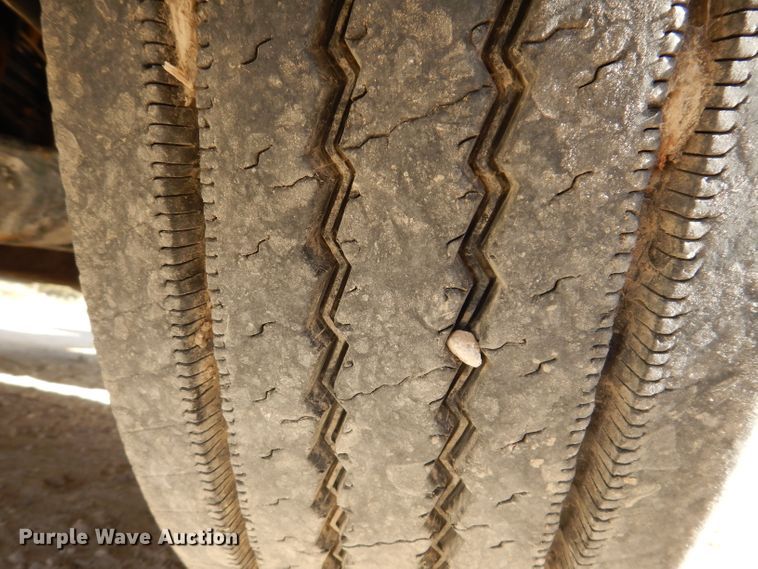 image for item EV9321 2013 Freightliner Cascadia 125  semi truck