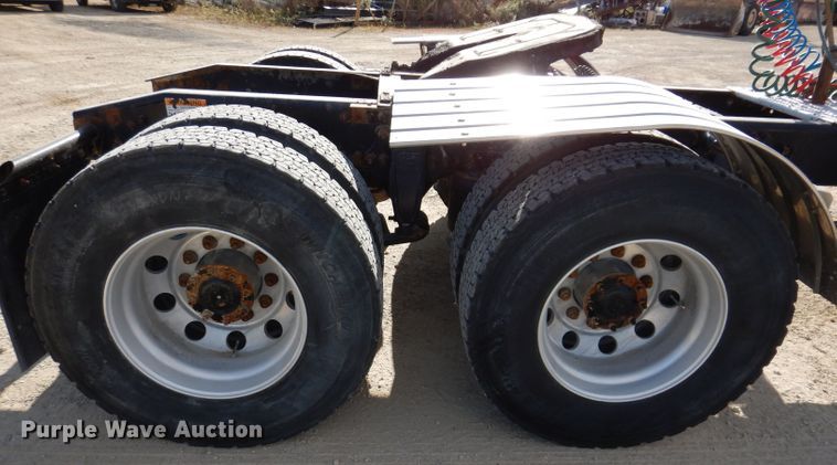 image for item EV9321 2013 Freightliner Cascadia 125  semi truck