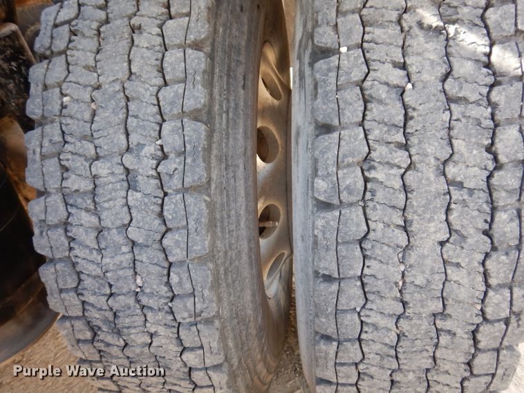 image for item EV9321 2013 Freightliner Cascadia 125  semi truck