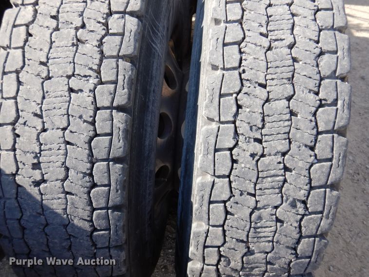 image for item EV9321 2013 Freightliner Cascadia 125  semi truck