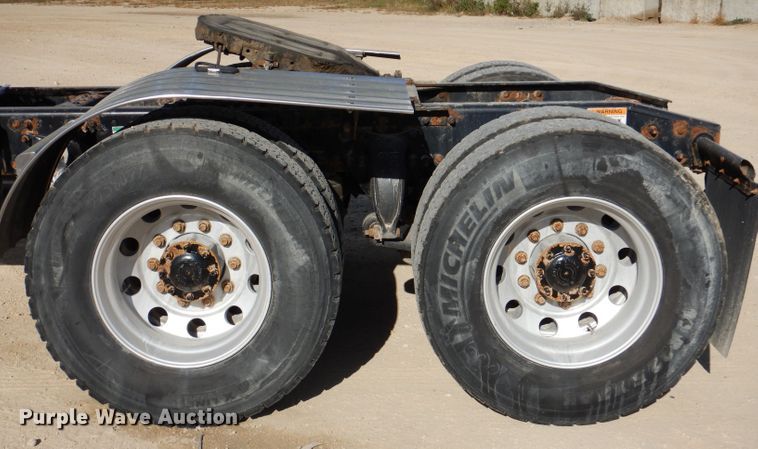 image for item EV9321 2013 Freightliner Cascadia 125  semi truck