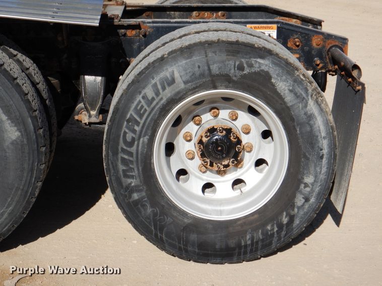 image for item EV9321 2013 Freightliner Cascadia 125  semi truck