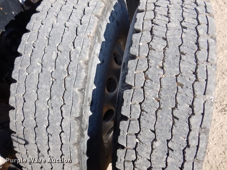 image for item EV9321 2013 Freightliner Cascadia 125  semi truck