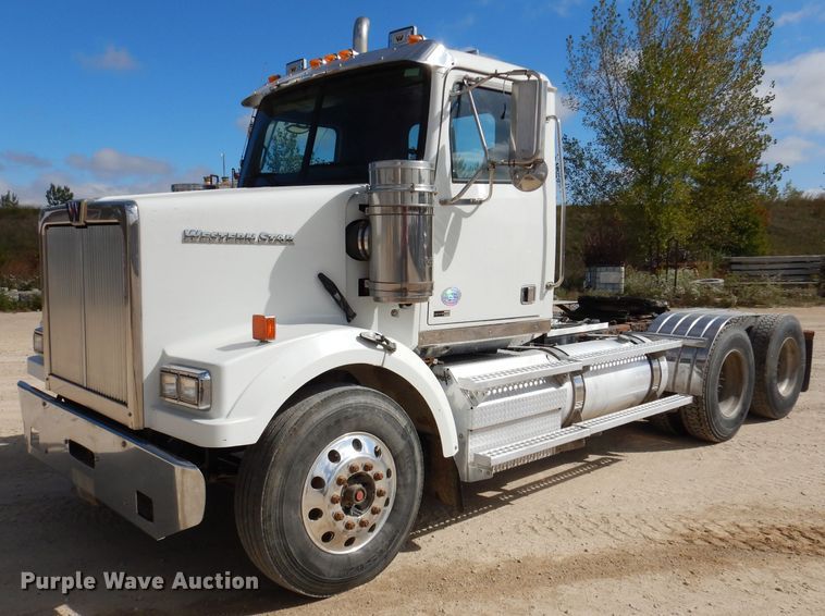 image for item EV9329 2012 Western Star 4900  semi truck