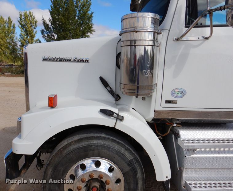 image for item EV9329 2012 Western Star 4900  semi truck