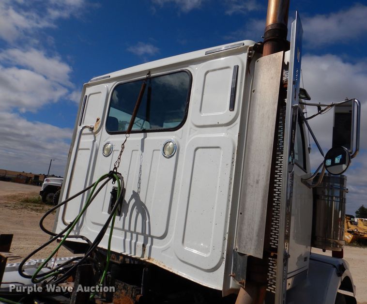 image for item EV9329 2012 Western Star 4900  semi truck