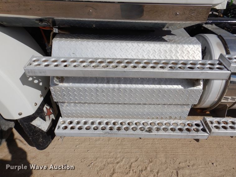 image for item EV9329 2012 Western Star 4900  semi truck