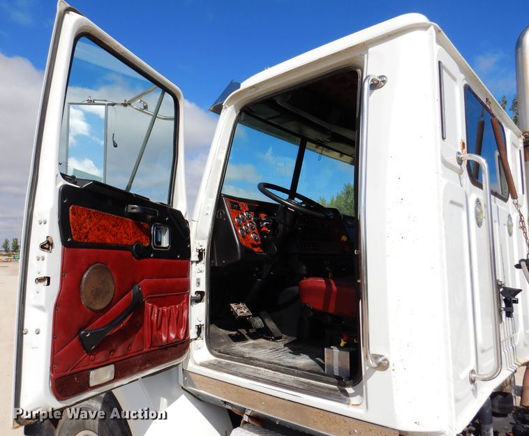 image for item EV9329 2012 Western Star 4900  semi truck