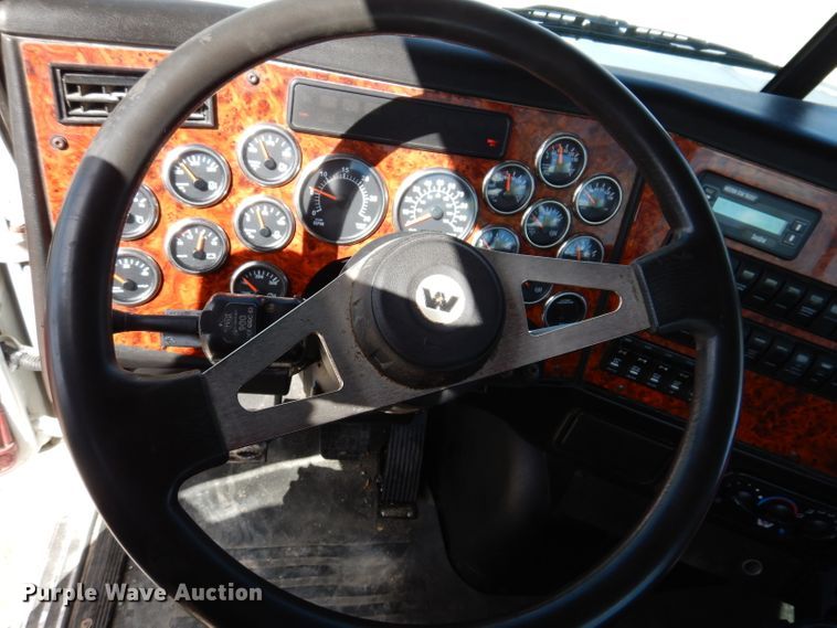 image for item EV9329 2012 Western Star 4900  semi truck