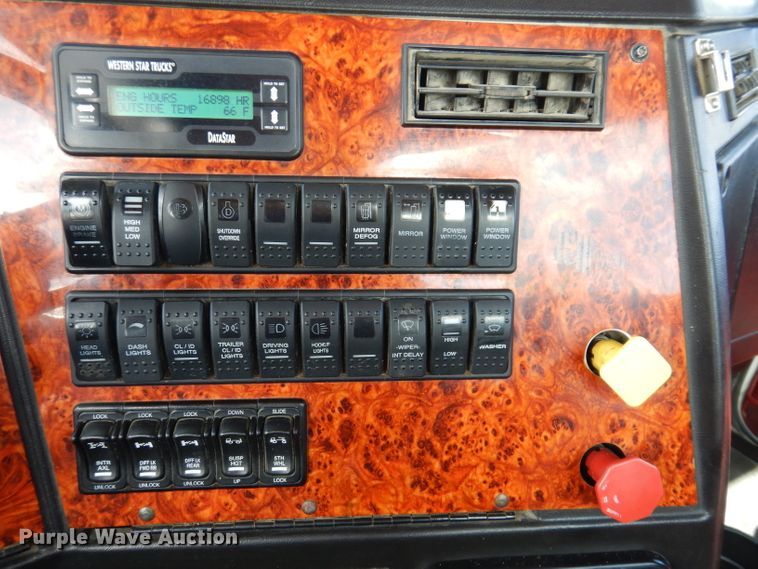 image for item EV9329 2012 Western Star 4900  semi truck