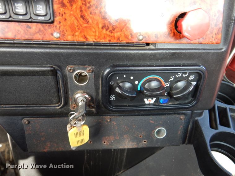 image for item EV9329 2012 Western Star 4900  semi truck