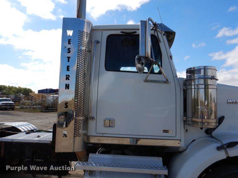image for item EV9329 2012 Western Star 4900  semi truck