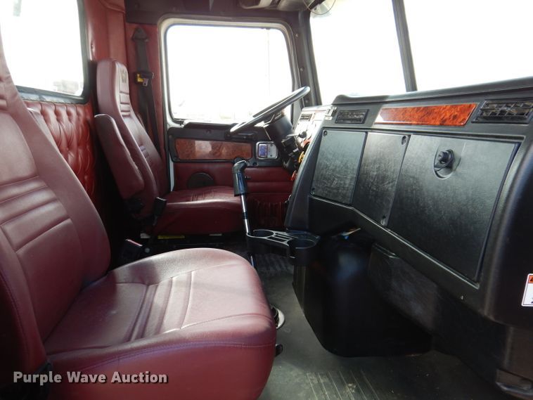 image for item EV9329 2012 Western Star 4900  semi truck