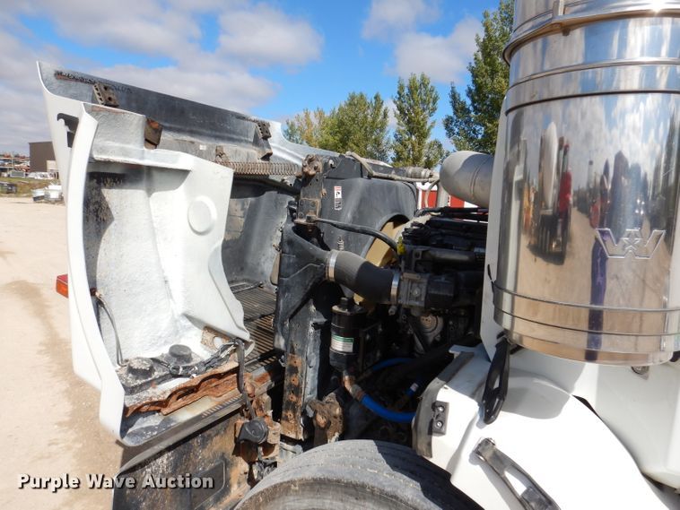 image for item EV9329 2012 Western Star 4900  semi truck