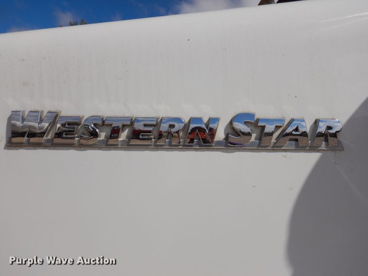 image for item EV9329 2012 Western Star 4900  semi truck