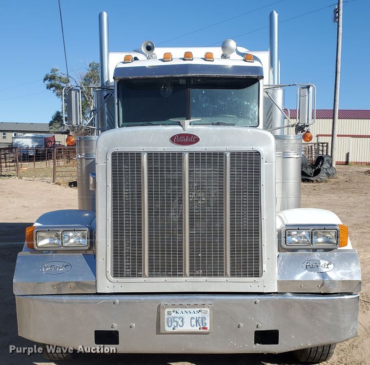 image for item GK9975 2002 Peterbilt 379  semi truck