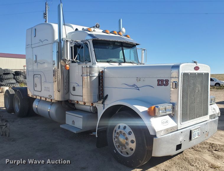 image for item GK9975 2002 Peterbilt 379  semi truck