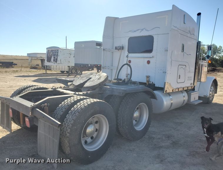 image for item GK9975 2002 Peterbilt 379  semi truck