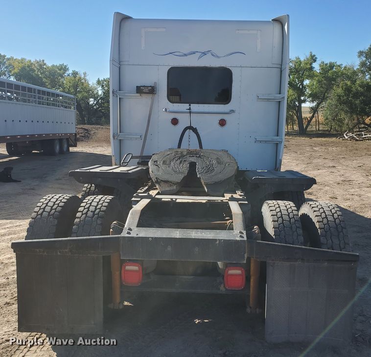 image for item GK9975 2002 Peterbilt 379  semi truck