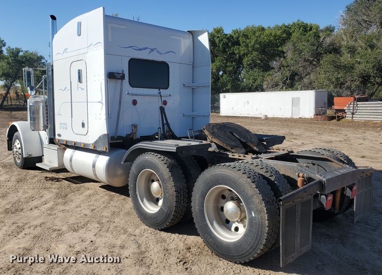 image for item GK9975 2002 Peterbilt 379  semi truck