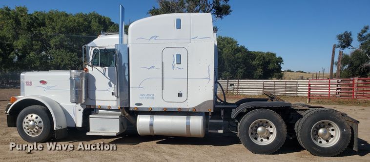 image for item GK9975 2002 Peterbilt 379  semi truck