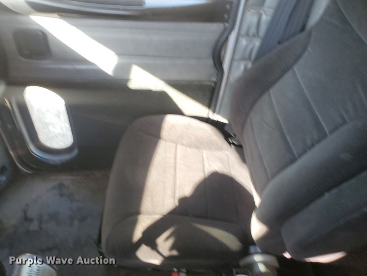 image for item GK9975 2002 Peterbilt 379  semi truck