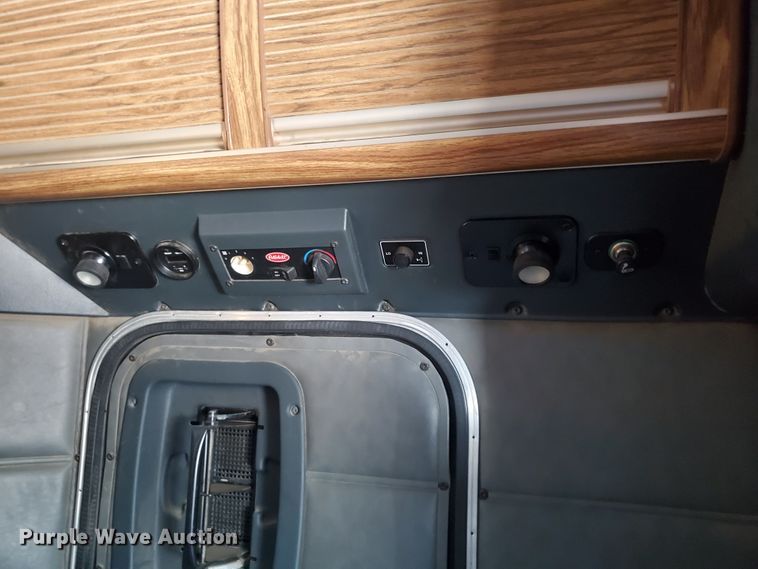 image for item GK9975 2002 Peterbilt 379  semi truck