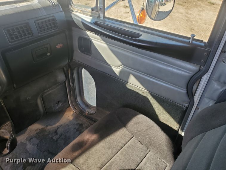 image for item GK9975 2002 Peterbilt 379  semi truck