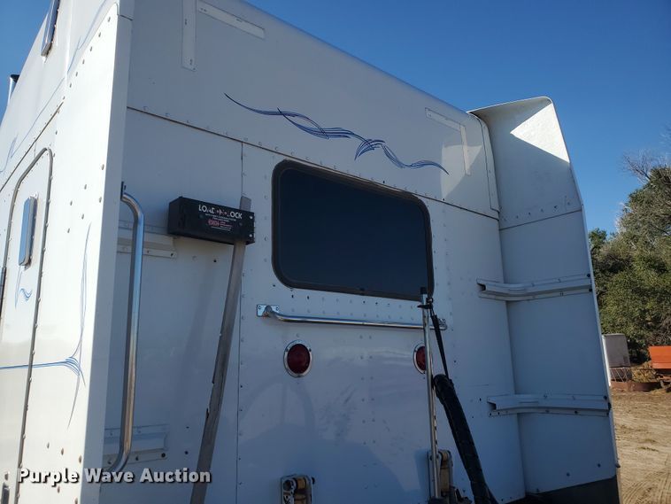 image for item GK9975 2002 Peterbilt 379  semi truck