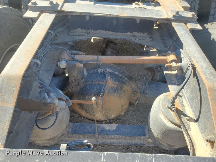 image for item GK9975 2002 Peterbilt 379  semi truck