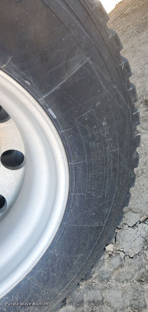 image for item GK9975 2002 Peterbilt 379  semi truck