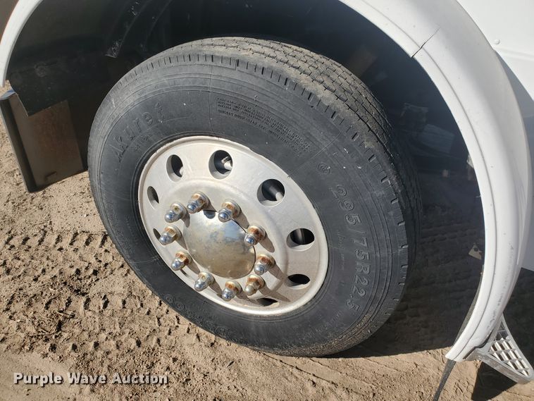 image for item GK9975 2002 Peterbilt 379  semi truck